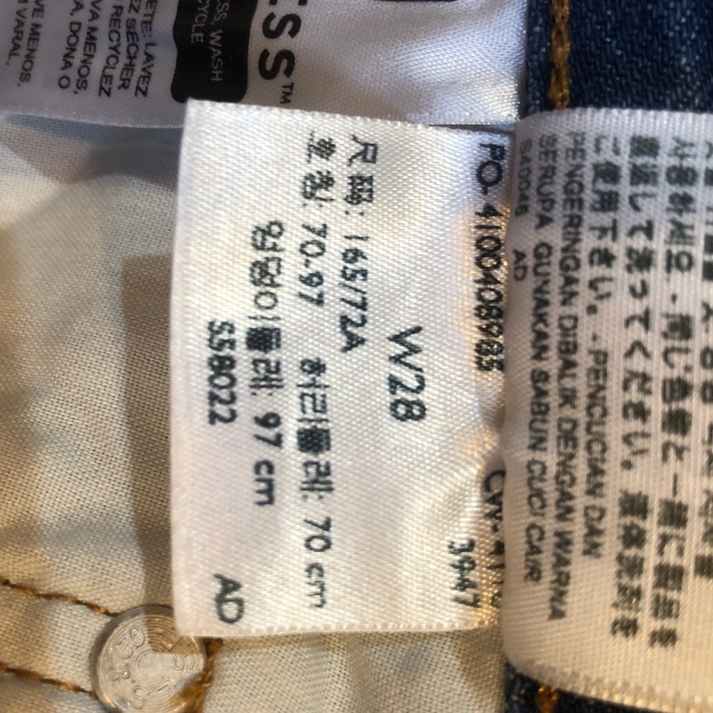 Levi Shorts! - Picture 5 of 7